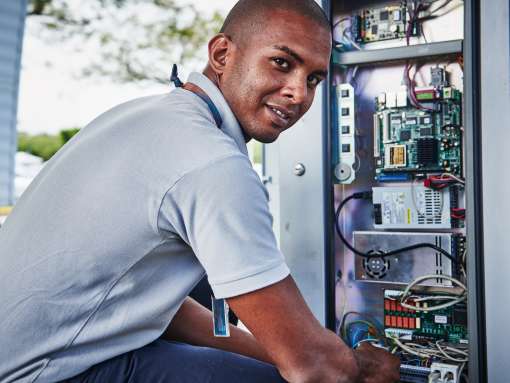 Métier de l'aéroport de la réunion Roland Garros - Technique et maintenance