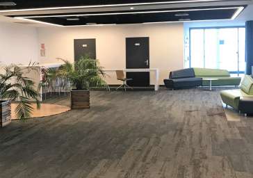 Espace d'attente public Kiss and Fly