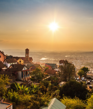 Tananarive (Antananarivo), la capitale de Madagascar depuis La Réunion