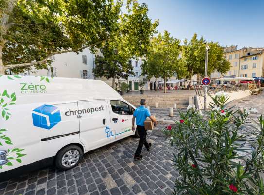 Chronopost Aéroport Fret de la Réunion Roland Garros 