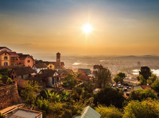 Tananarive (Antananarivo), la capitale de Madagascar depuis La Réunion